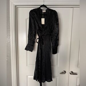 Joyfolie Black silk women long sleeve dress.